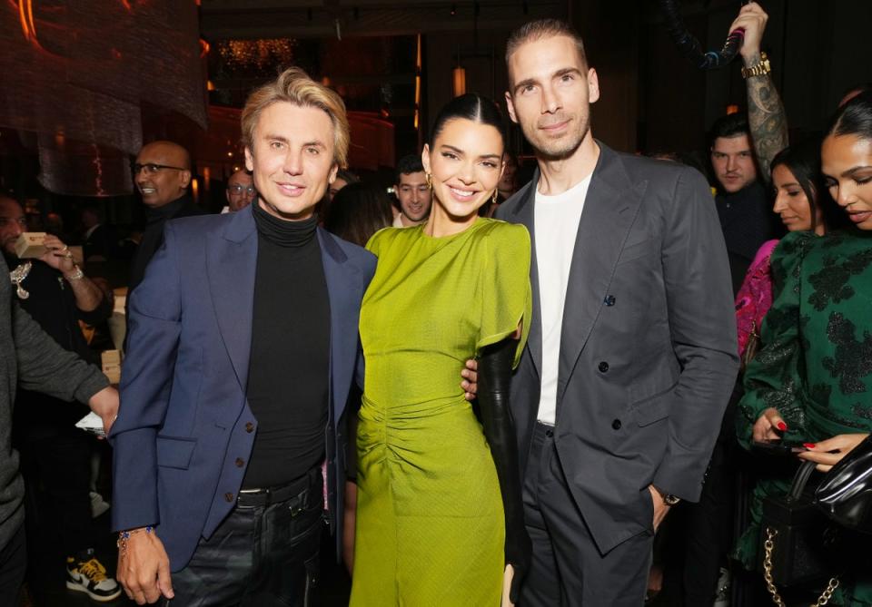 Kendall Jenner posed with Jonathan Cheban and Simon Huck (Getty Images for Atlantis The Royal)