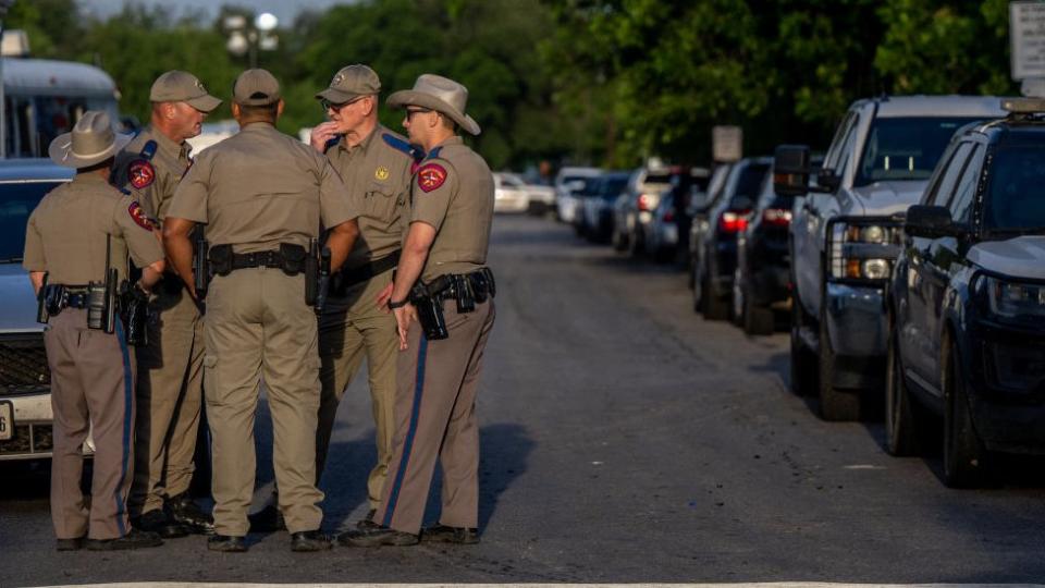 Policía en Uvalde