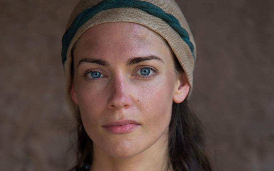 Laura Berlin, hier als Maria Magdalena im Dokudrama "INRI - Warum musste Jesus sterben?", spielt auch in der ZDFneo-Serie "Bauchgefühl" und sie ist der (deutsche) Star der Netflix-Serie "Vikings: Vahalla". (Bild: ZDF und Studio HABiB)