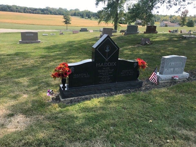 Haddix gravestone