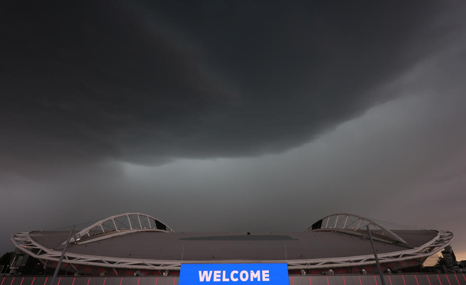 Dunkle Wolken über der EM (Symbolbild: Jan Woitas/dpa)