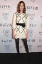 La <em>influencer </em>y ganadora del Breakthrough Designer Award subió el nivel del <em>photocall</em> con su vestido camisero. (Foto: David M. Benett / Getty Images)