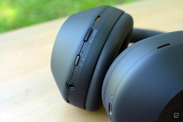THE DEFINITIVE Sony WH-1000XM5 Review & Comparison by an AUDIO ENGINEER 