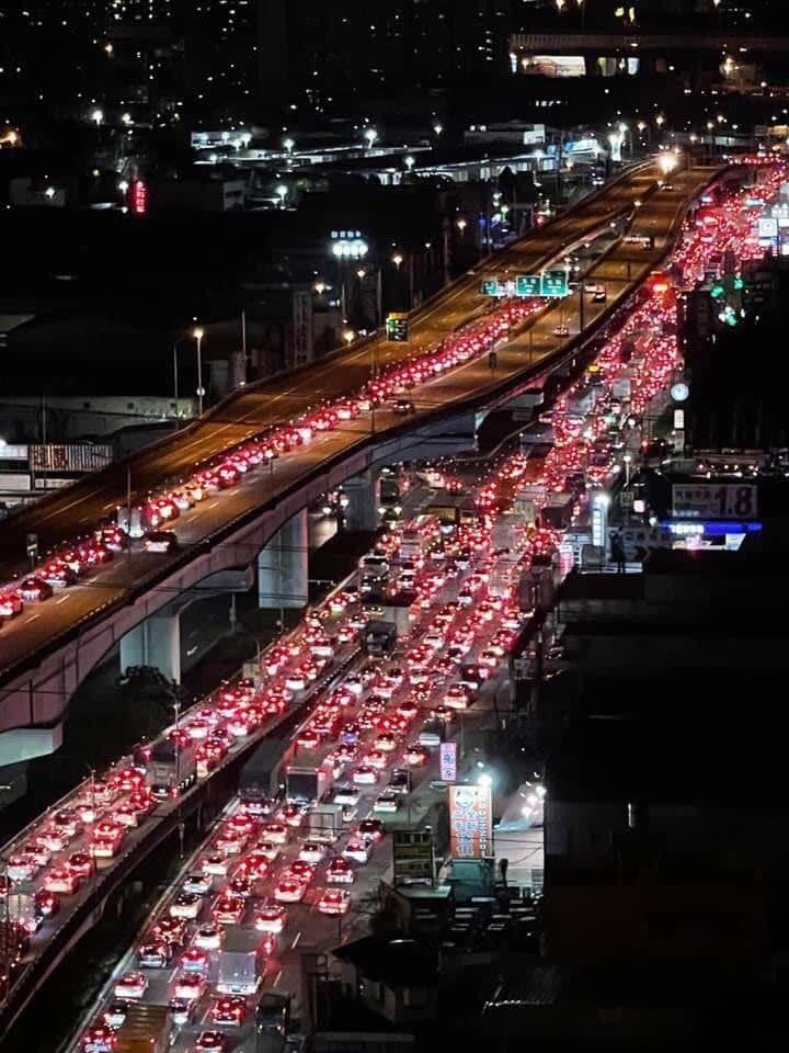 陳珮騏昨在臉書上感嘆返鄉車流依然偏高。（圖／翻攝自陳珮騏打氣團臉書）