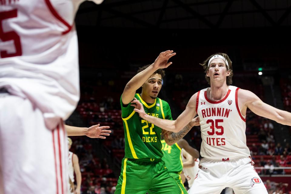 Utah Utes center Branden Carlson (35) looks to his teammate, guard Deivon Smith (5), as he’s defended by Oregon Ducks guard Jadrian Tracey (22) at the Huntsman Center in Salt Lake City on Jan. 21, 2024. | Marielle Scott, Deseret News