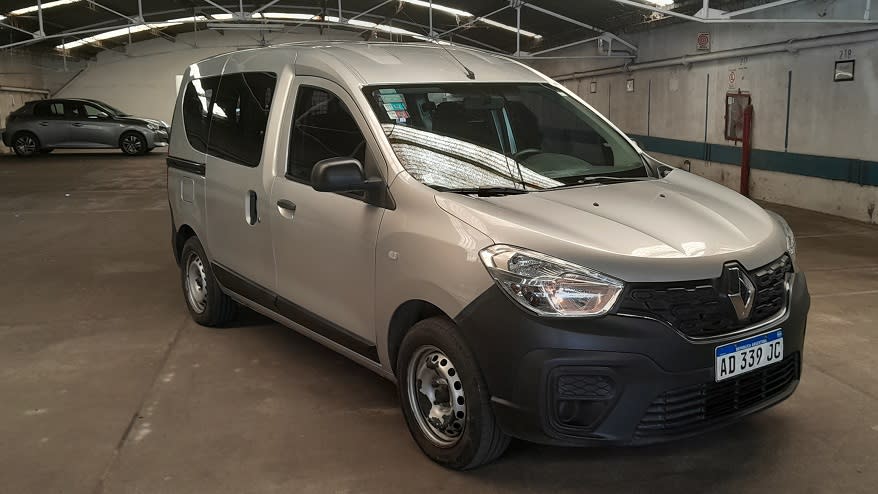 Kangoo 2004 con 72.000 km, a remate.