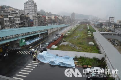 在北市南港展覽館到基隆市間，將闢建複合式輕軌，利用台鐵現有運輸路廊（圖），不涉及徵收土地。（中央社）