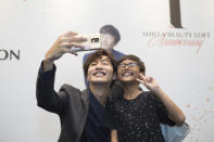 Known affectionately as “giraffe” and the “Asia prince” for his huge fanbase in South-east Asia, the 1.9m-tall star played up the fan service at the meet-and-greet at Changi Airport.