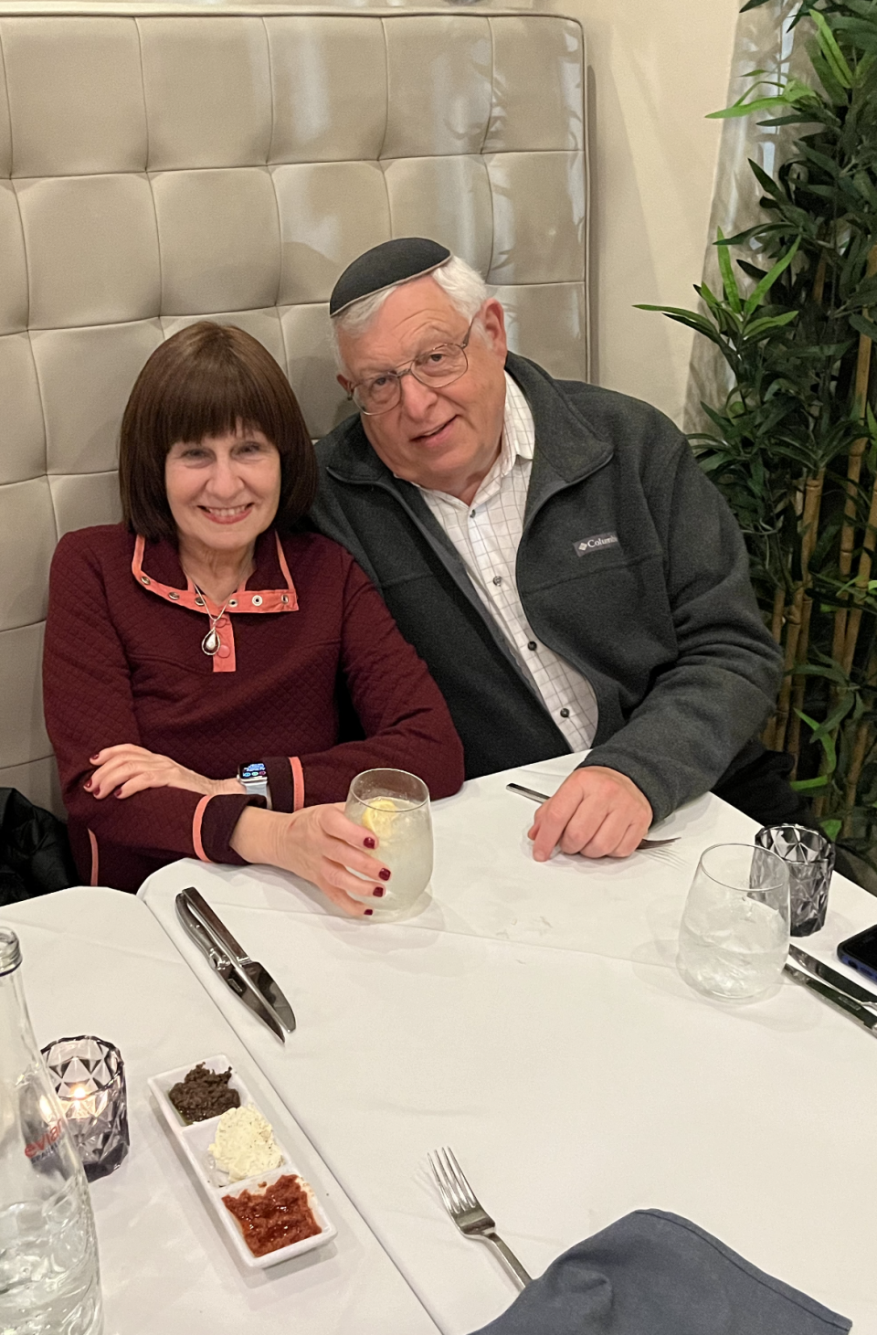 Alan Kalinsky, right, and his wife, Sandy, often go out to eat with friends. They've learned to ask early if diners will be splitting the bill to avoid an uncomfortable situation.