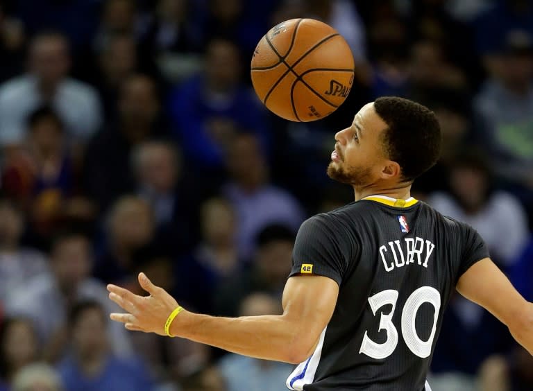 Stephen Curry scored 29 points as the Golden State Warriors fought back from a 22-point deficit to land a psychological blow against the San Antonio Spurs, 110-98, at AT&T Center in San Antonio, Texas, on March 29, 2017