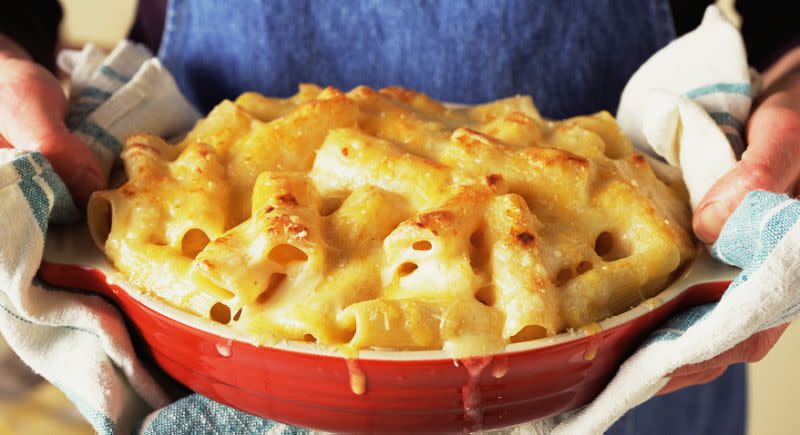 Ajouter du fromage sur ses pâtes rendrait heureux. [Photo: Getty]