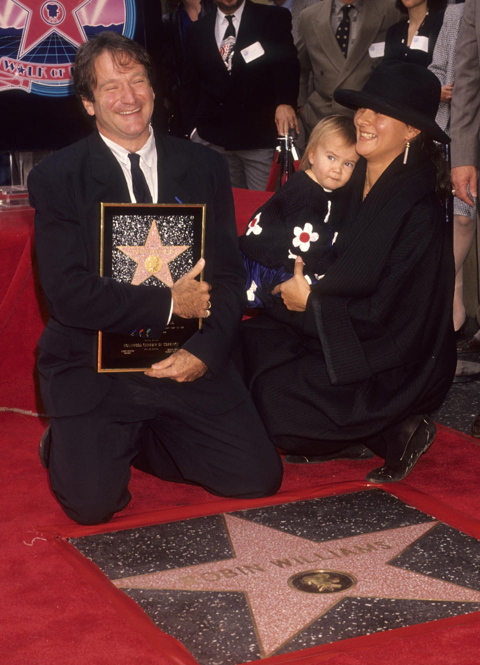 Robin Williamsen 1990 cuando desvelaron su estrella en el Paseo de la Fama de Hollywood. (Photo by Ron Galella, Ltd./Ron Galella Collection via Getty Images)