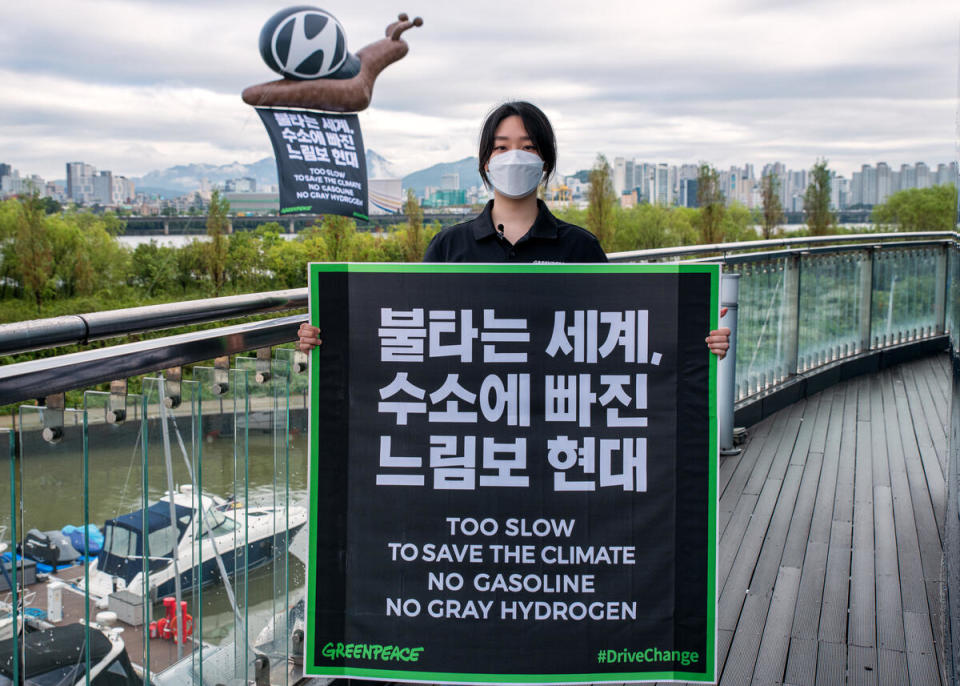 2021年9月，綠色和平於韓國漢江附近升起蝸牛氣球，諷刺韓國汽車大廠「現代起亞」轉型電動車的腳步過於緩慢。