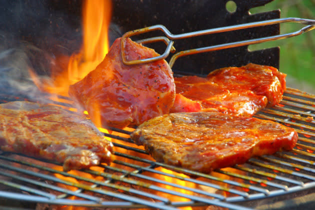 So zu grillen, ist leider tatsächlich gesundheitsgefährdend! (Thinkstock: Grillen)