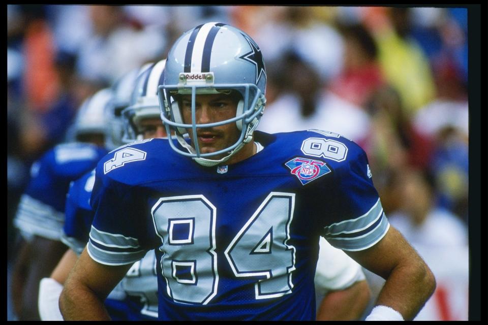 Jay Novacek was one of the best tight ends of the 1990s. (Getty Images)