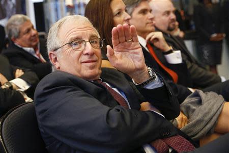 Irving Azoff, chairman and CEO of Azoff MSG Entertainment, waves during a news conference announcing Phil Jackson as the team president of the New York Knicks basketball team at Madison Square Garden in New York March 18, 2014. REUTERS/Shannon Stapleton