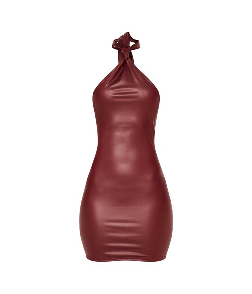 <p>Robe dos nu bordeaux “Burgundy Halter-neck Knot Detail Bodycon Dress”, $28 (environ 24 euros), <a rel="noopener" href="https://fave.co/2Rztc0M" target="_blank" data-ylk="slk:prettylittlething.com;elm:context_link;itc:0;sec:content-canvas" class="link ">prettylittlething.com</a> </p>