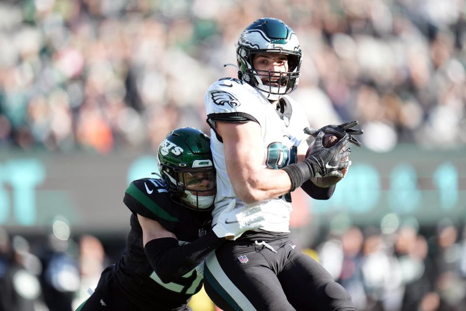 Philadelphia Eagles tight end Dallas Goedert (88) breaks a New York Jets tackle for a touchdown in the first half at MetLife Stadium on Sunday, Dec. 5, 2021, in East Rutherford.

Nyj Vs Phi