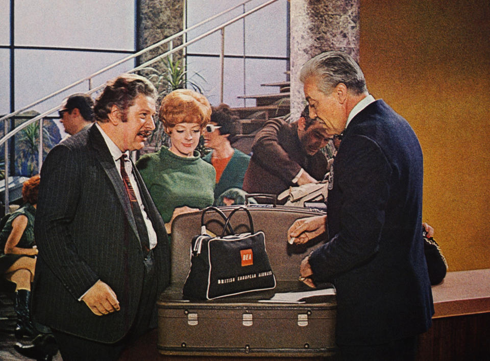 HOT MILLIONS, from left: Peter Ustinov, Maggie Smith, Cesar Romero, 1968