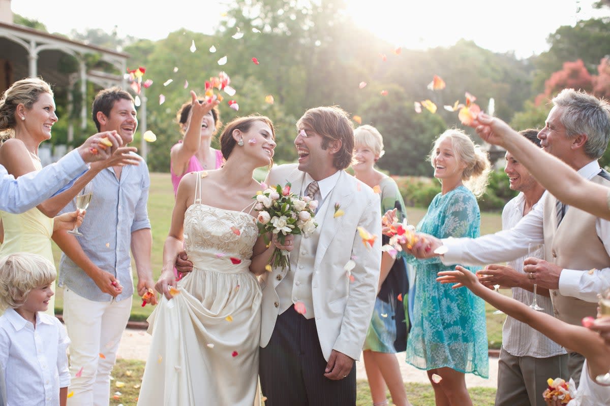 woman-defended-after-upstaging-bride-with-her-wedding-guest-look