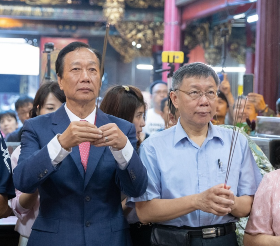 鴻海創辦人郭台銘（左）與台北市長柯文哲（右）。   圖：民眾黨 / 提供（資料照）