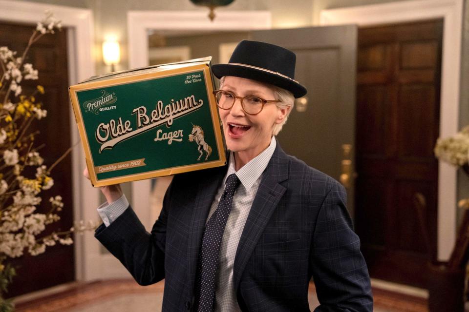 ONLY MURDERS IN THE BUILDING, Jane Lynch, 'Opening Night', (Season 3, ep. 310, aired Oct. 3, 2023). photo: Patrick Harbron / photo: ©Hulu / Courtesy Everett Collection