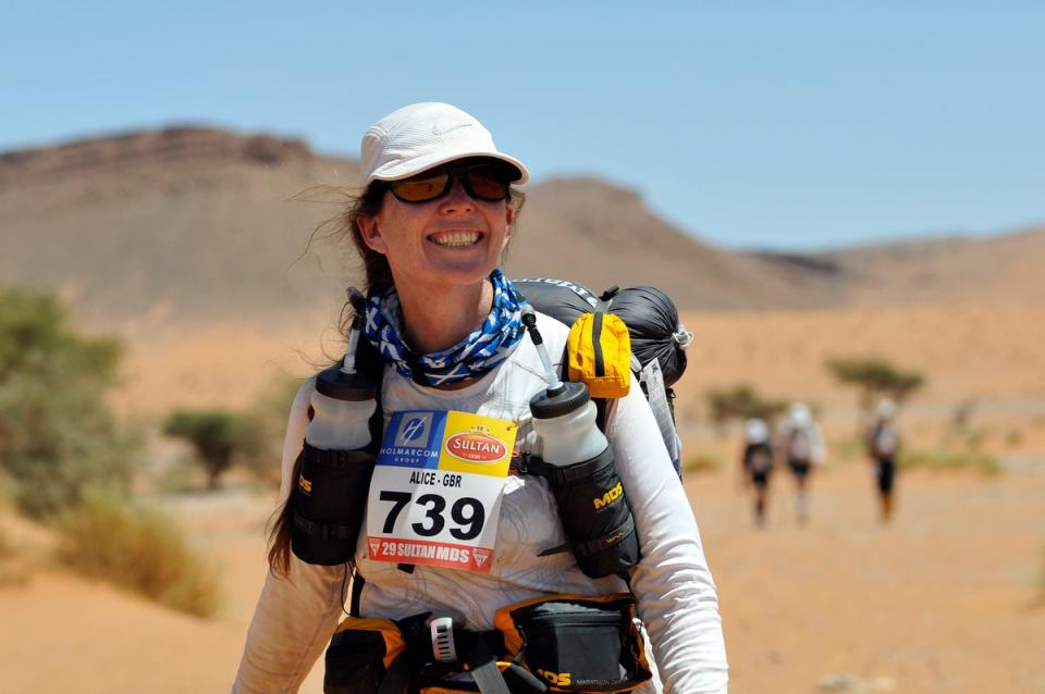 Alice recommends covering your head and back of your neck, and suggests technical hiking wear (Marathon des Sables)