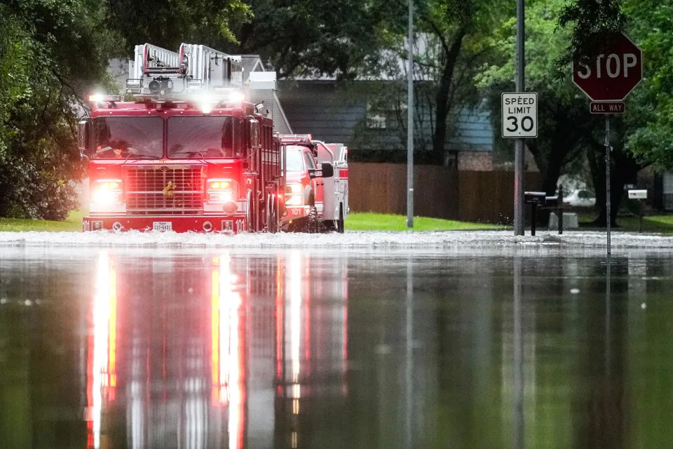 flood water in texas (Jason Fochtman / Houston Chronicle via Getty Images)