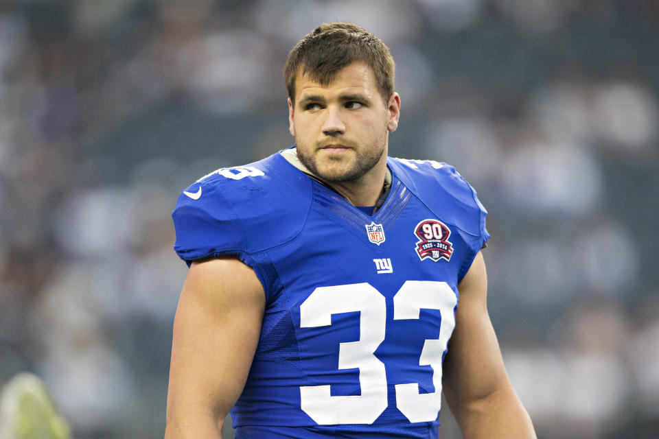 Peyton Hillis of the New York Giants warming up before a game against the Dallas Cowboys on October 19, 2014 in Arlington, Texas. / Credit: Wesley Hitt / Getty Images