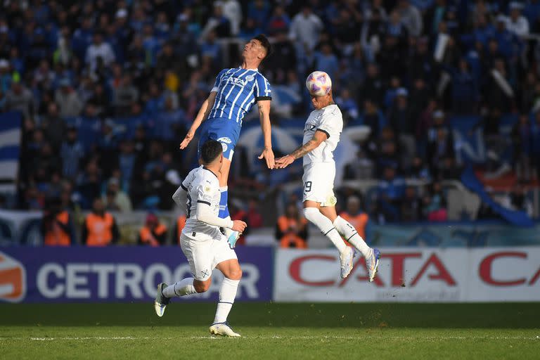 Godoy Cruz de Mendoza enfrenta a Independiente por la 19na. fecha de la Liga Profesional de Fútbol (LPF).

