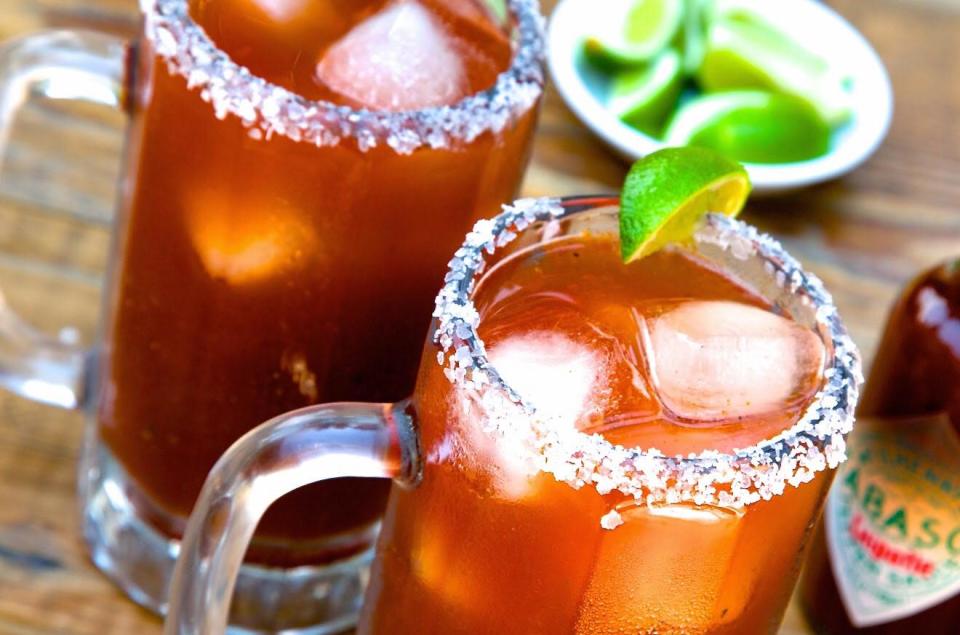 cómo hacer una michelada con clamato