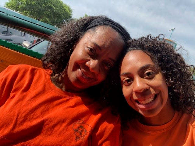 Oklahoma State track athlete Sanye Ford, right, poses with her mom, Rhonda. Sanye is donating her kidney as part of a paired donation so that her mom receives a kidney to help combat her Stage IV kidney disease.