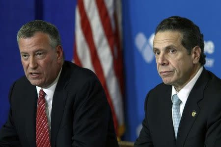 New York Mayor Bill de Blasio (L) and New York Governor Andrew Cuomo attend a news conference in Bellevue Hospital in New York October 23, 2014. REUTERS/Eduardo Munoz