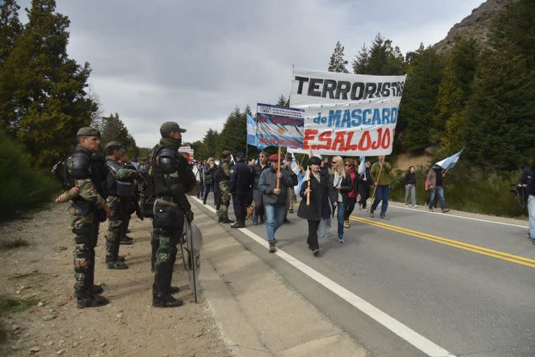 La última protesta para forzar los desalojos de las tomas mapuches en Mascardi.