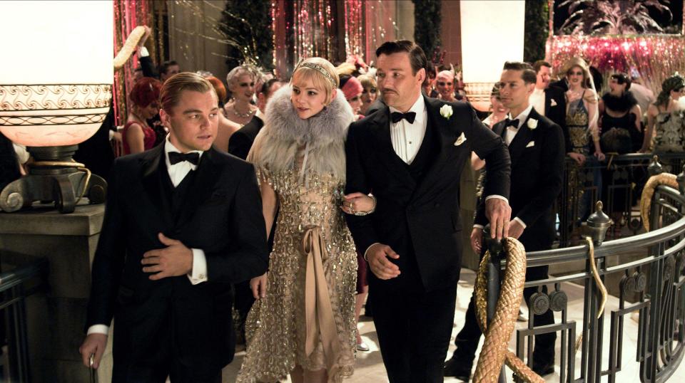 Leonardo Dicaprio, Carey Mulligan, Joel Edgerton & Tobey Maguire Film: The Great Gatsby (USA/AUS 2013) Characters: Jay Gatsby, Daisy Buchanan, Tom Buchanan, Nick Carraway  Director: Baz Luhrmann 01 May 2013   **WARNING** This Photograph is for editorial use only and is the copyright of WARNER BROS. and/or the Photographer assigned by the Film or Production Company and can only be reproduced by publications in conjunction with the promotion of the above Film. A Mandatory Credit To WARNER BROS. is required. The Photographer should also be credited when known. No commercial use can be granted wit