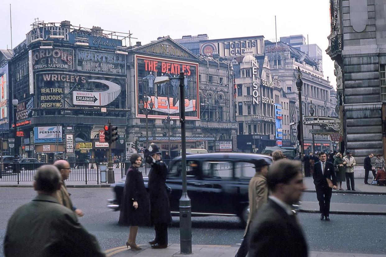 Help: A police officer giving directions in Piccadilly Circus in 1965: Gary Nordquist