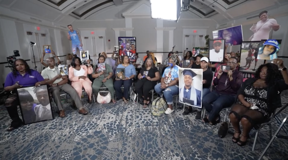 A group of mothers discusses police investigations into the murders of their sons in Jackson, Mississippi. / Credit: CBS News