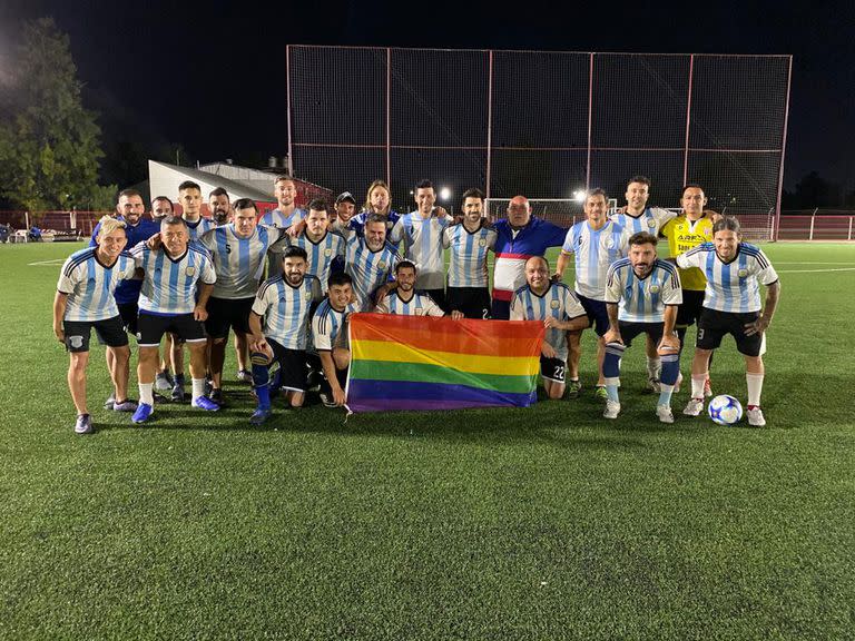 Los Dogos, el equipo que enarbola con orgullo la celeste y blanca y el arcoíris multicolor