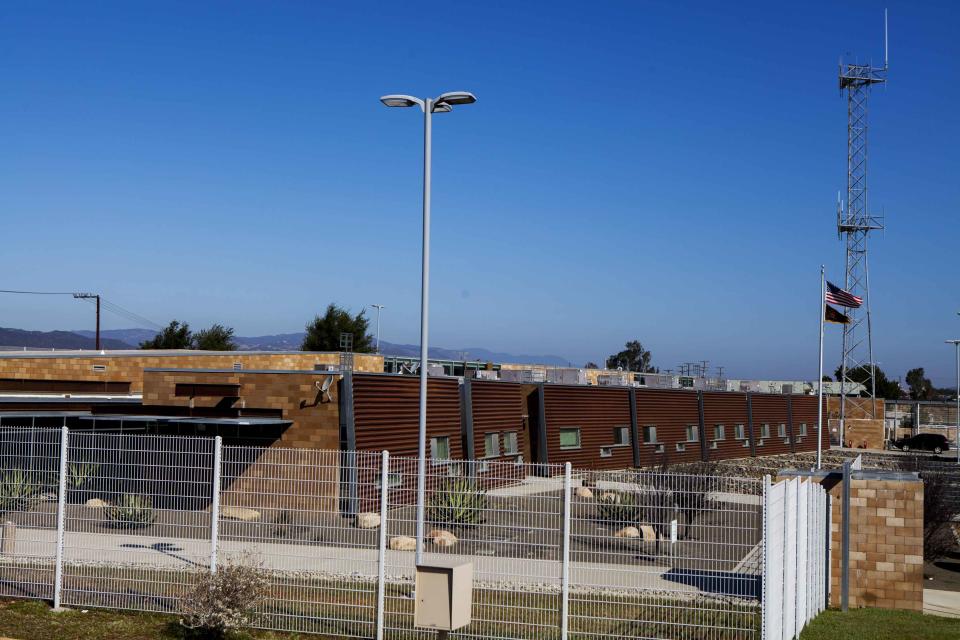 View of the Murrieta Border Patrol Station where demonstrators awaited the possible arrivals of undocumented migrants, in Murrieta, California July 1, 2014. (REUTERS/Sam Hodgson)