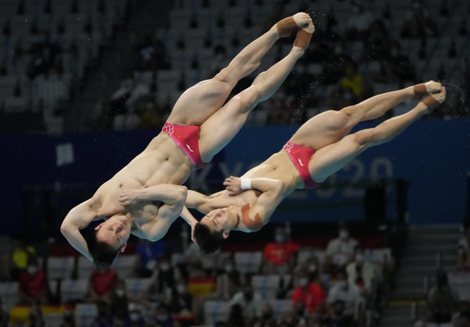 Wang Zongyuan and Xie Siyi of China compete during the men's Synchronized 3m Springboard Final at the Tokyo Aquatics Centre at the 2020 Summer Olympics, Wednesday, July 28, 2021, in Tokyo, Japan. (AP Photo/Dmitri Lovetsky)