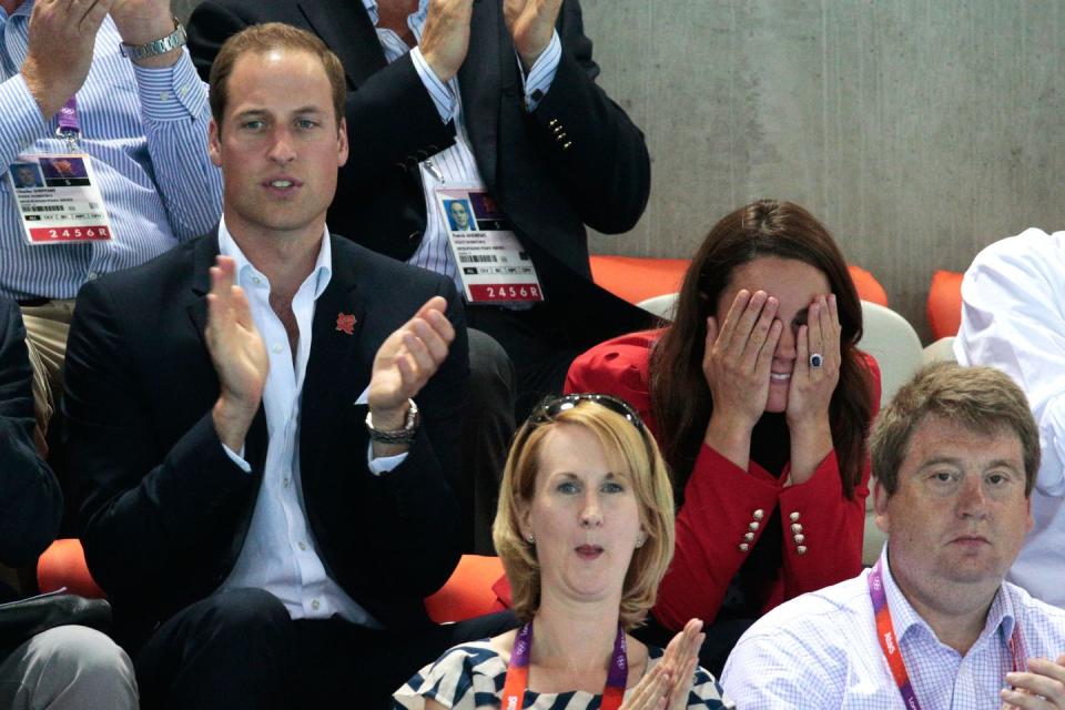 <p>Kate Middleton can't handle the tension during the swimming finals at the 2012 Olympics.<br></p>