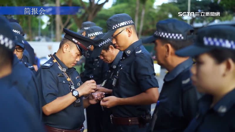 機場輔助警察雖然不用逮捕犯人，但身上仍會配槍。