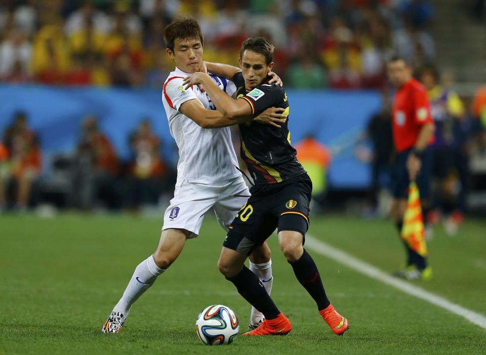 South Korea's Kim Young-gwon (L) fights for the ball with Belgium's Adnan Januzaj during their 2014 World Cup Group H soccer match at the Corinthians arena in Sao Paulo June 26, 2014. REUTERS/Ivan Alvarado (BRAZIL - Tags: SOCCER SPORT WORLD CUP)