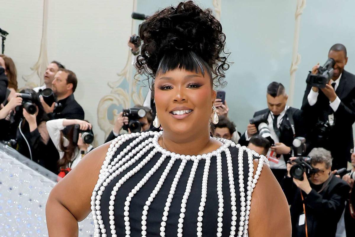 Lizzo Wears a Stunning Pearl Dress at the 2023 Met Gala