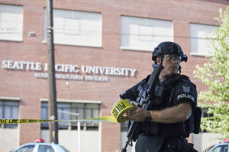 A policeman secures the scene at Seattle Pacific University after the campus was evacuated due to a shooting in Seattle, Washington June 5, 2014. REUTERS/David Ryder