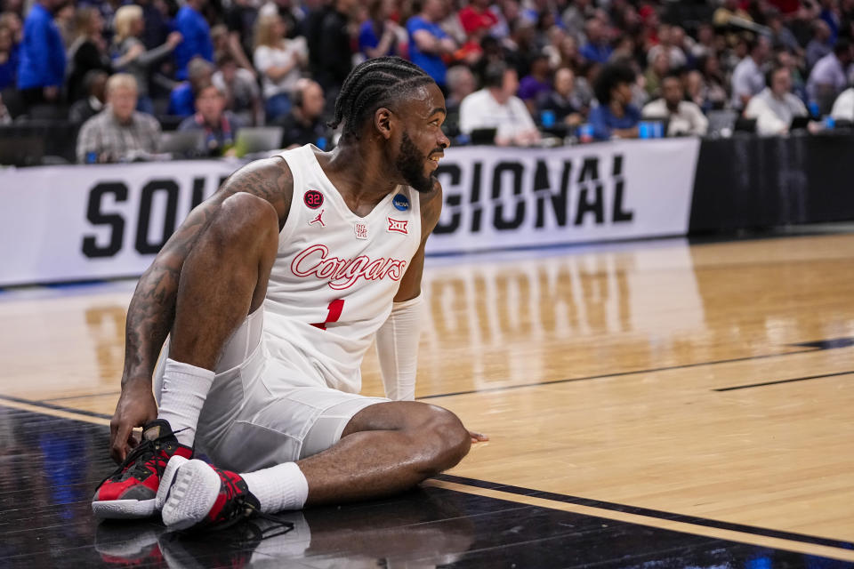 Houston's Jamal Shead reacts after going down while driving to the basket against Duke during the first half of a Sweet 16 college basketball game in the NCAA Tournament in Dallas, Friday, March 29, 2024. (AP Photo/Tony Gutierrez)