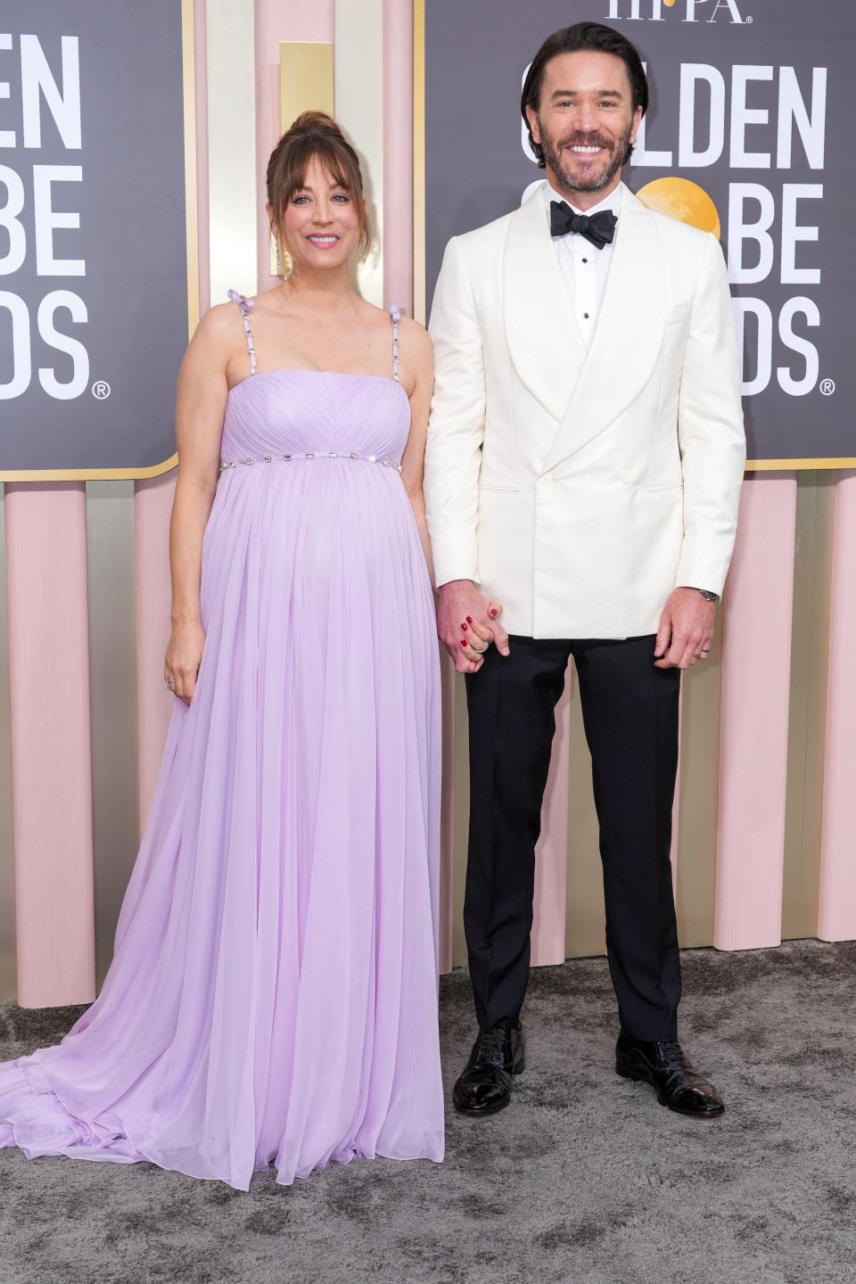 Kaley Cuoco and Tom Pelphrey attend the 2023 Golden Globes.