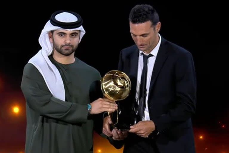 El director técnico de la Selección Argentina, Lionel Scaloni, recibió un premio en Dubai