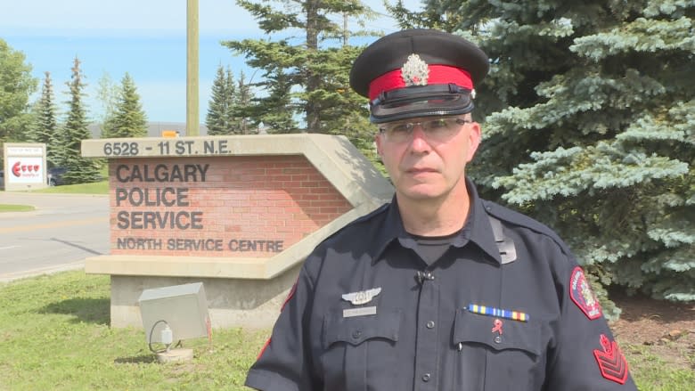 Panhandler says Calgarians generous as cops say keep the change