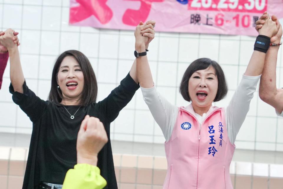 國民黨桃園第五選區立委初選民調結果出爐，現任立委呂玉玲(右)勝出。翻攝呂玉玲臉書